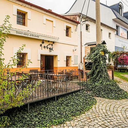 Sklep U Hrabalu Aparthotel Hustopece Ngoại thất bức ảnh