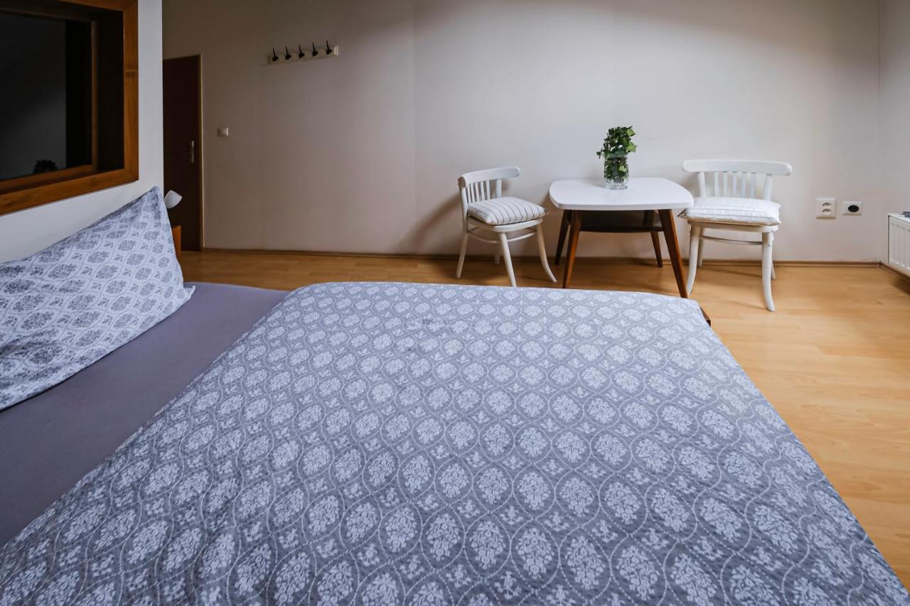 Sklep U Hrabalu Aparthotel Hustopece Ngoại thất bức ảnh